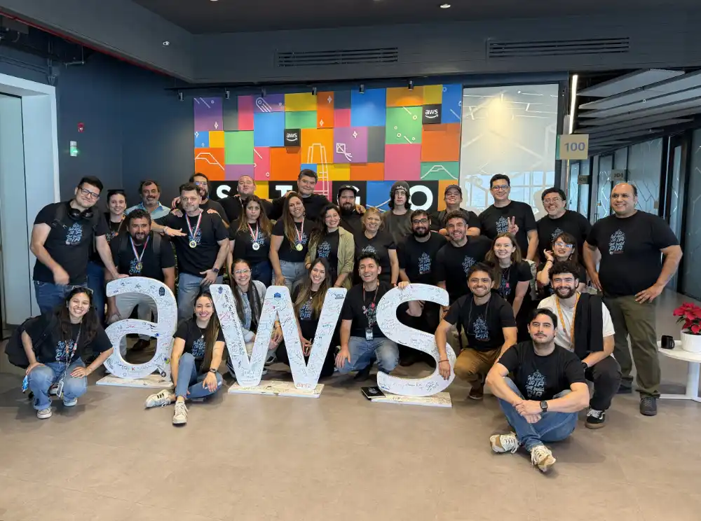 El equipo de PlanOK en las oficinas de Amazon, en Chile, celebrando su Innovation Day El equipo de PlanOK en las oficinas de Amazon, en Chile, celebrando su Innovation Day